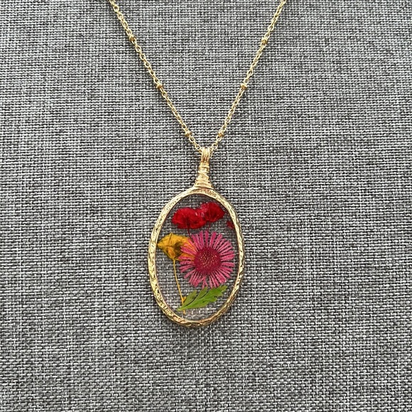 Handmade Real Pressed Dried Flower Botanical Resin
Necklace - Picture 4 of 14
